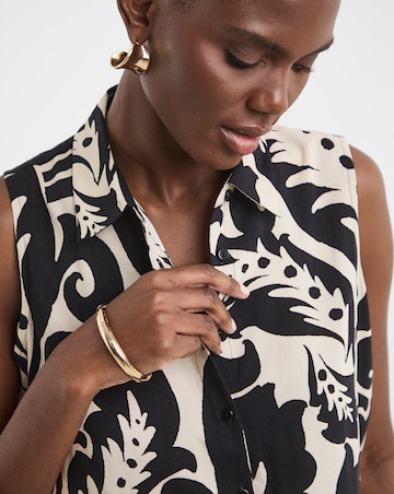 Dipped Back Sleeveless Shirt