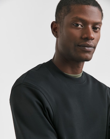 Relaxed Fit Interlock Longsleeve T-Shirt- Black