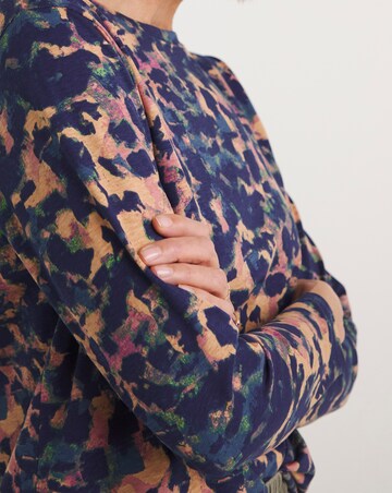 The Longline Curved Hem