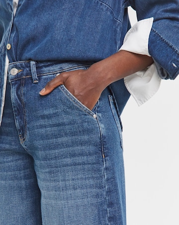 Mid Blue Barrel Leg Jean