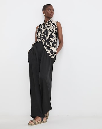 Dipped Back Sleeveless Shirt