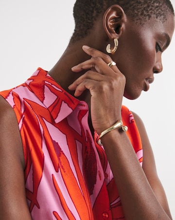 Dipped Back Sleeveless Shirt