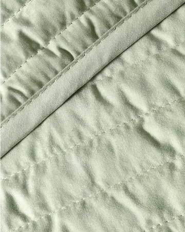 Catherine Lansfield Quilted Lines Bedspread