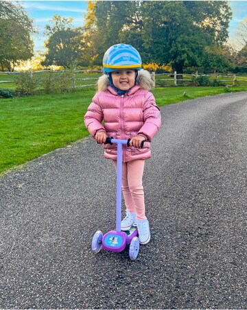 Bluey Tilt n Turn Scooter with LED Wheels