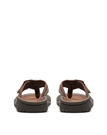 Clarks Wesley Leather Flip Flop - Brown