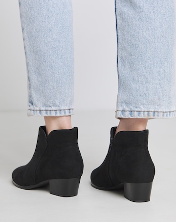 Meredith Ankle Western Boot - Extra Wide Fit (EEE)