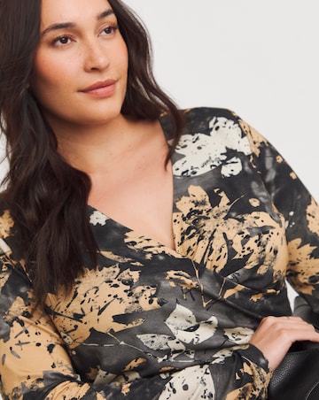 Joe Browns Strikingly Different Dress