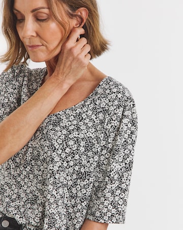 V Neck Puff Detail Short Sleeve Top