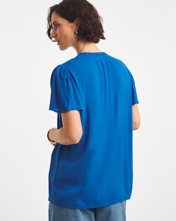 Textured Crinkle Ladder Insert Top