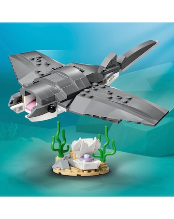 LEGO Creator Fierce Shark with a Treasure Chest