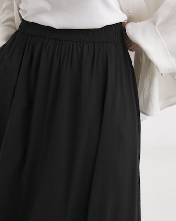 Black Full Hem Textured Volume Maxi Skirt