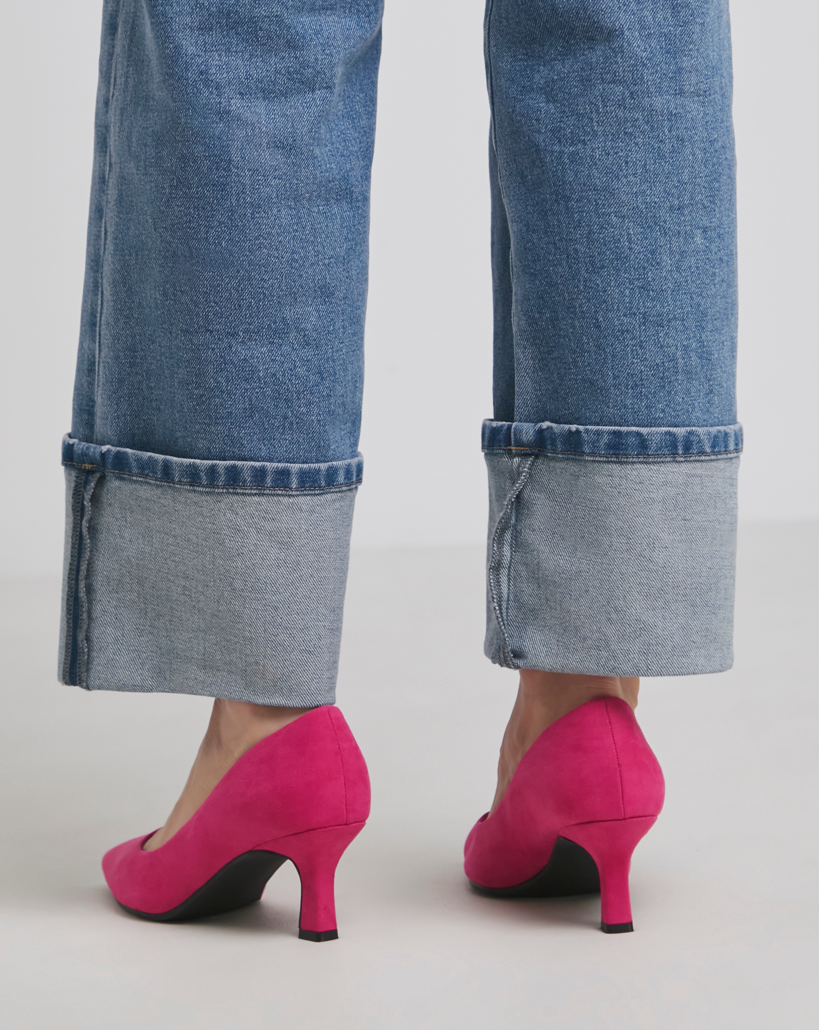 Heavenly Soles Kirsten Pointed Toe Kitten Heel Shoes Extra Wide