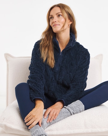 Pretty Secrets Cable Lounge Set