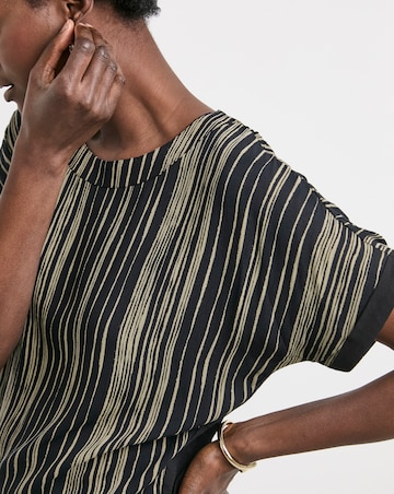 Mono Print Woven Front Longline Curved Hem Top