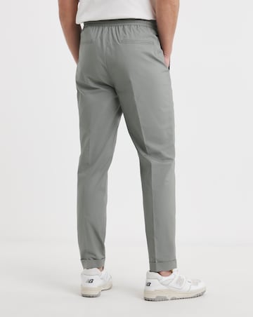 Lightweight Elasticated Tapered Trouser