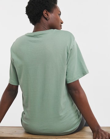 PUMA Essentials No.1 Logo Relaxed T-Shirt