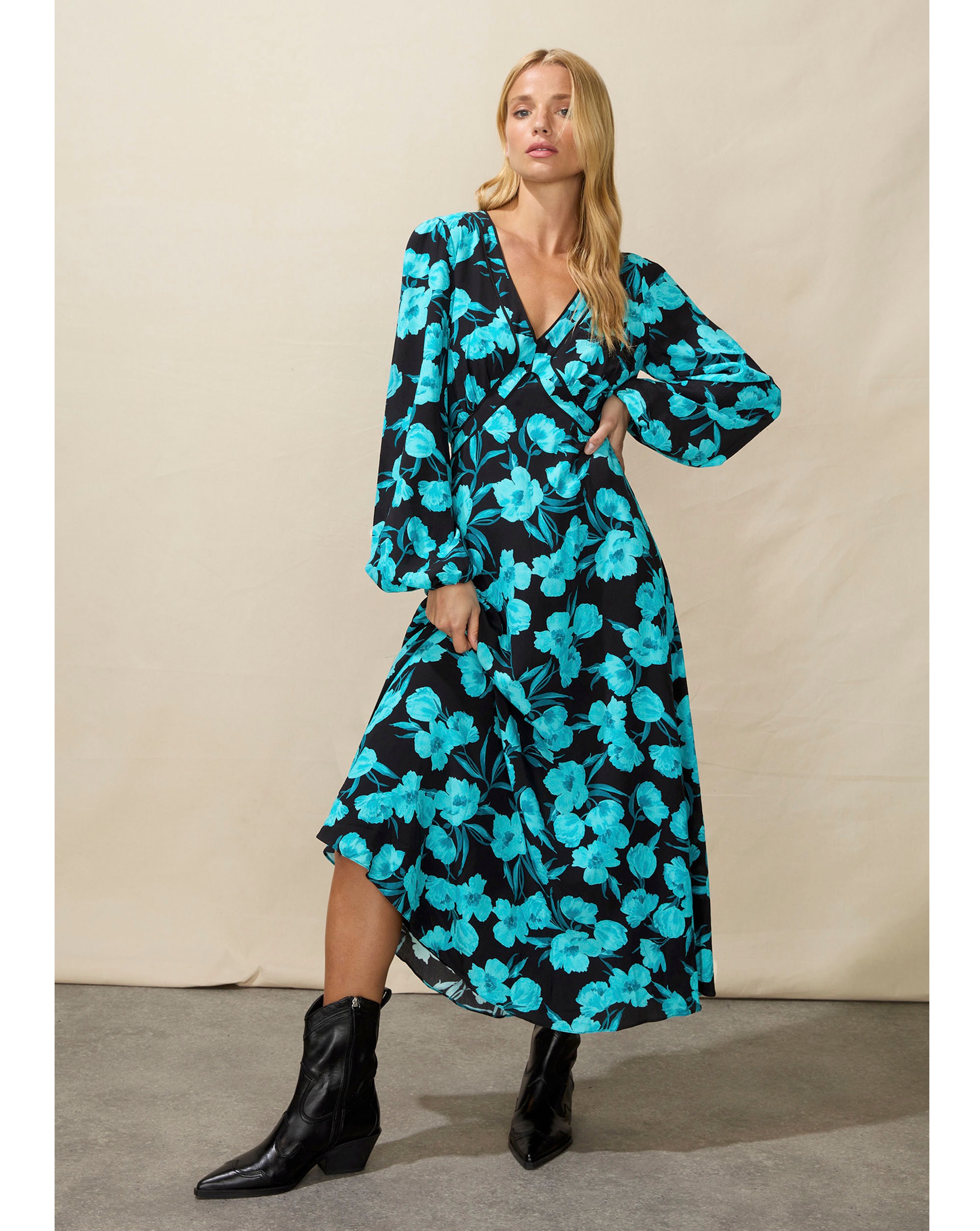 Ro&Zo Floral V Neck Midi Dress | JD Williams