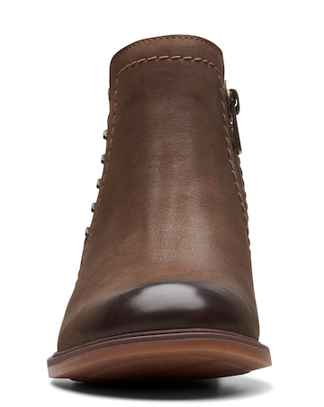 Clarks Neva Leather Chelsea Boots Wide Fit