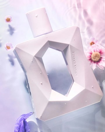 Ariana Grande God Is A Woman Eau De Parfum 30ml