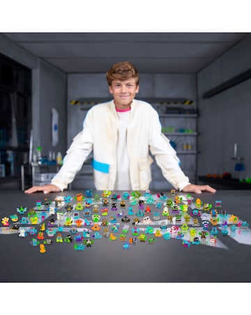 Mr Beast Lab Swarms Mega Lab 12-Pack Figures