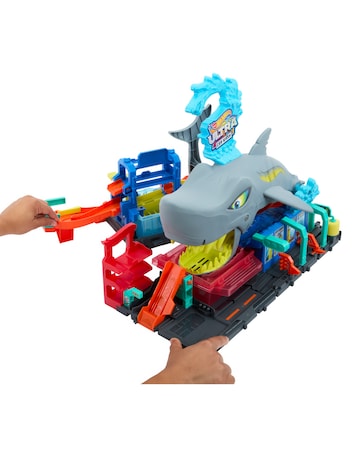Hot Wheels City Ultra Shark Car Wash