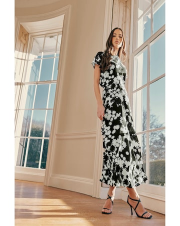 Ro&Zo Harper Mono Floral Flutter Sleeve Midaxi Dress