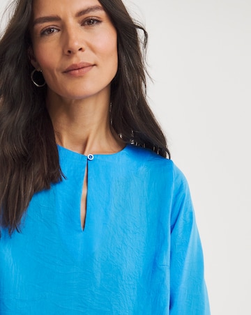 Hammered Satin Keyhole Shell Top