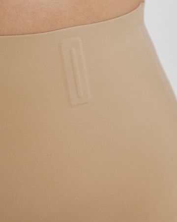 MAGISCULPT Medium Control Smooth & Sculpt Thigh Shaper Almond