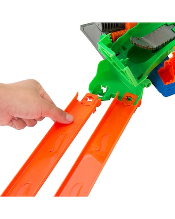 Hot Wheels Monster Trucks Sharks vs Dinos Dragon Destruction