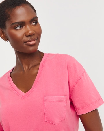 Raspberry Acid Wash Patch Pocket Short Sleeve T-Shirt