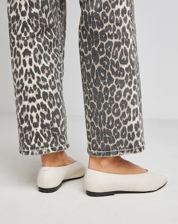 Berkley Leather Pointed Toe Flat Shoe - Wide Fit (E)