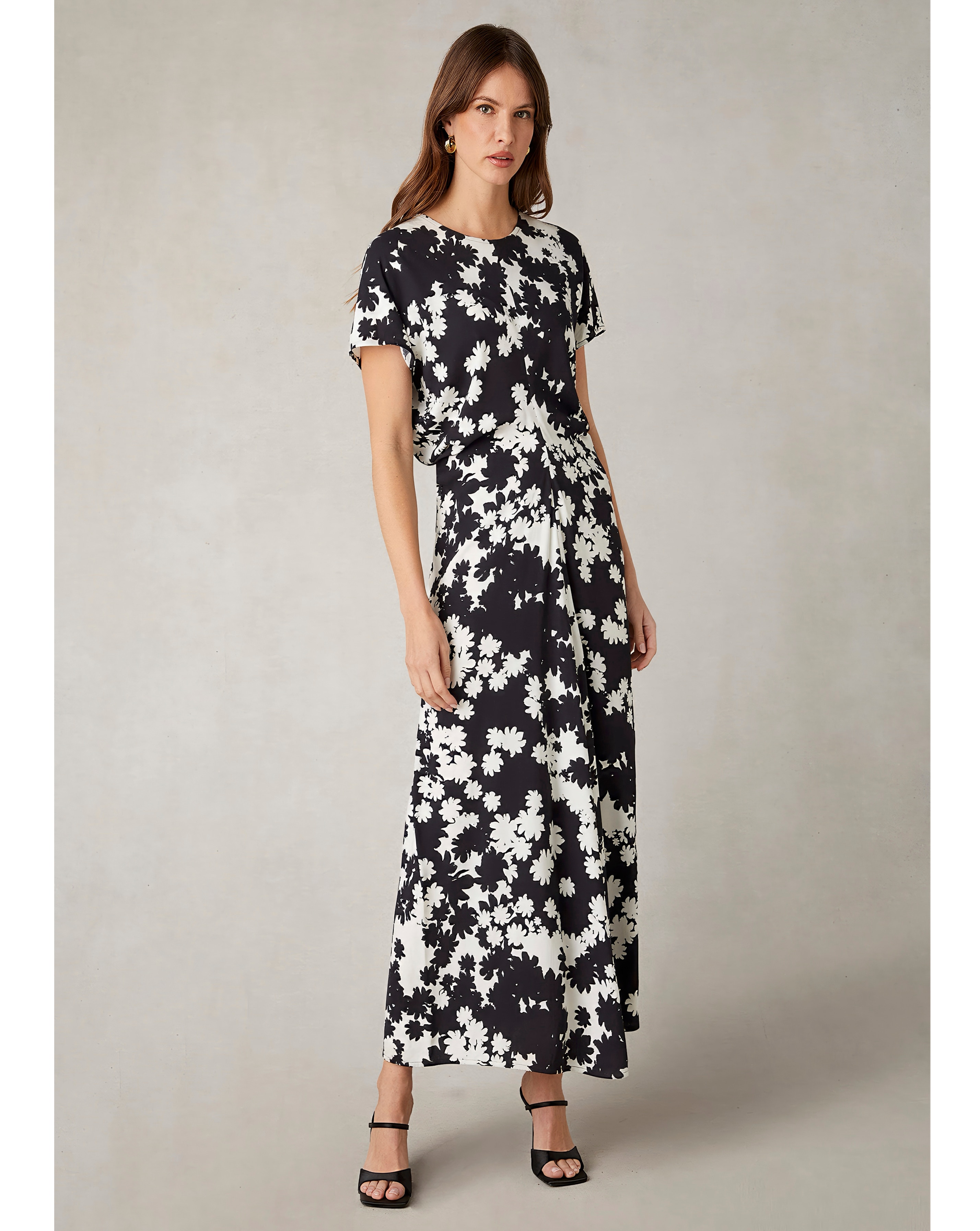 Ro&Zo Harper Mono Floral Flutter Sleeve Midaxi Dress | JD Williams