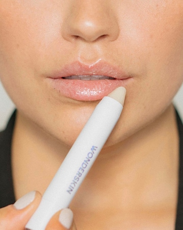 Wonderskin Wonder Blading 3-in-1 Lip Scrub