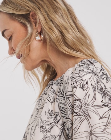 Short Bubble Sleeve Top