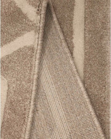 Newport Lattice Geometric Runner
