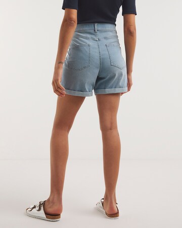 Super Light Wash 24/7 Mid Shorts