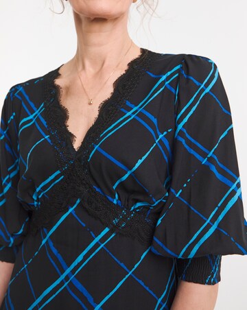 Lace Trim Short Sleeve Dress