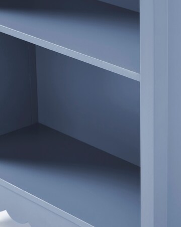 Julipa Dalia Bookshelf