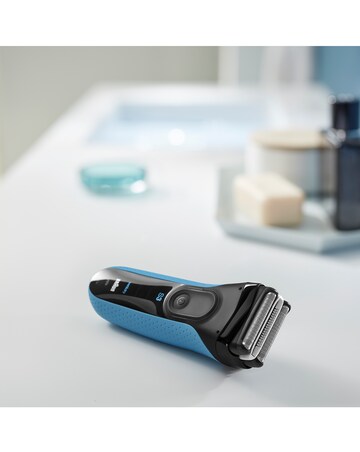 Braun Series 3 Wet and Dry 3040s Rechargeable Shaver