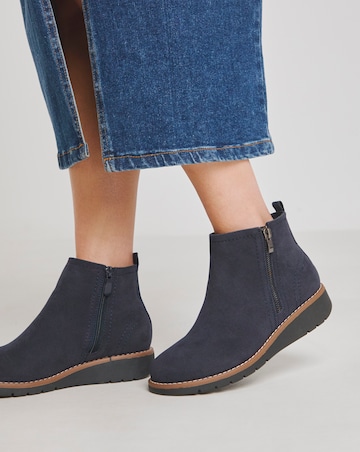 Heavenly Soles Erin Classic Low Wedge Chelsea Boots - Extra Wide Fit (EEE)