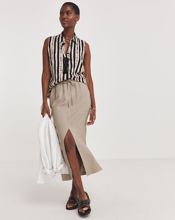 Dipped Back Sleeveless Shirt