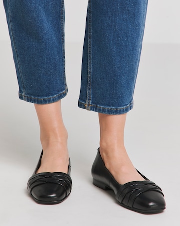 Heavenly Soles Lucille Leather Crossover Square Toe Ballerina Extra Wide EEE Fit