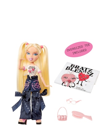 Bratz Stylin Fashion Doll - Cloe
