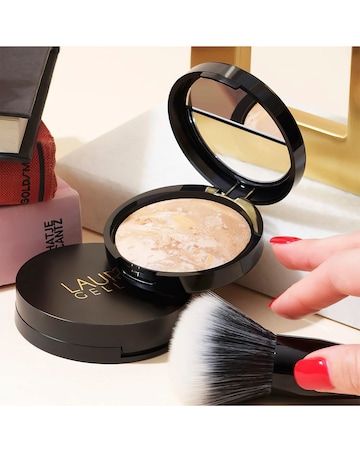 Laura Geller Baked Balance-n-Brighten Colour Correcting Foundation - Porcelain