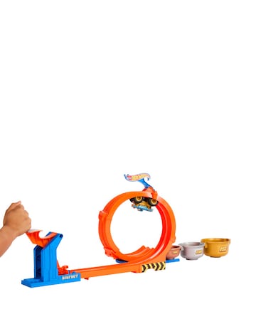 Hot Wheels Monster Trucks Loop-And-Flip Trophy Challenge Playset