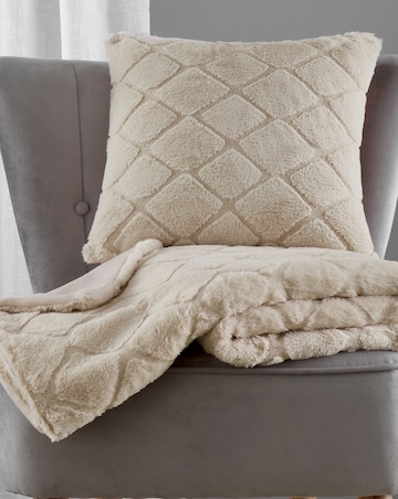Catherine Lansfield Cosy Diamond Throw