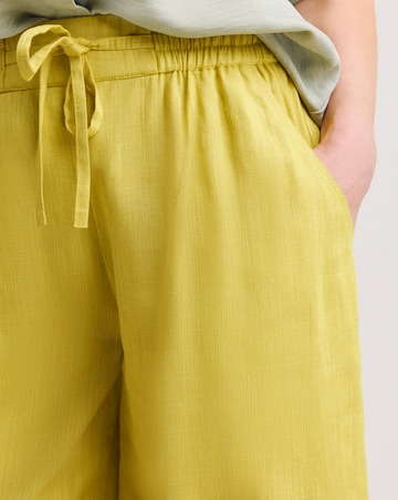 Lime Linen Mix Knee Length Shorts