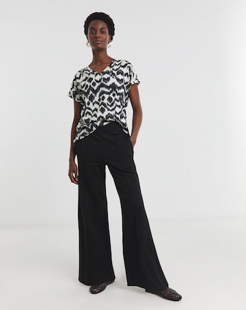 Pure Cotton The V Neck Printed T-Shirt