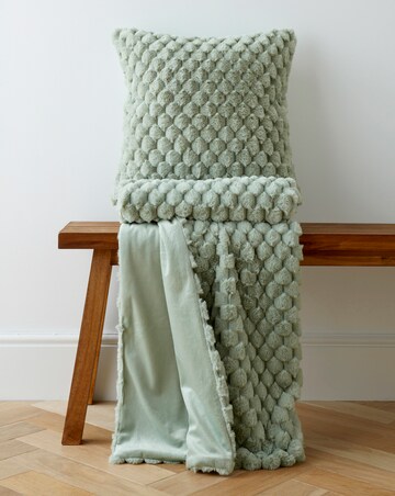 Scallop Faux Fur Throw - Sage Green