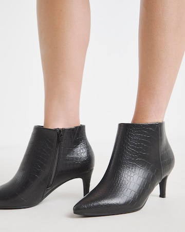 Cairns Kitten Heel Pointed Toe Ankle Boot - Extra Wide Fit (EEE)